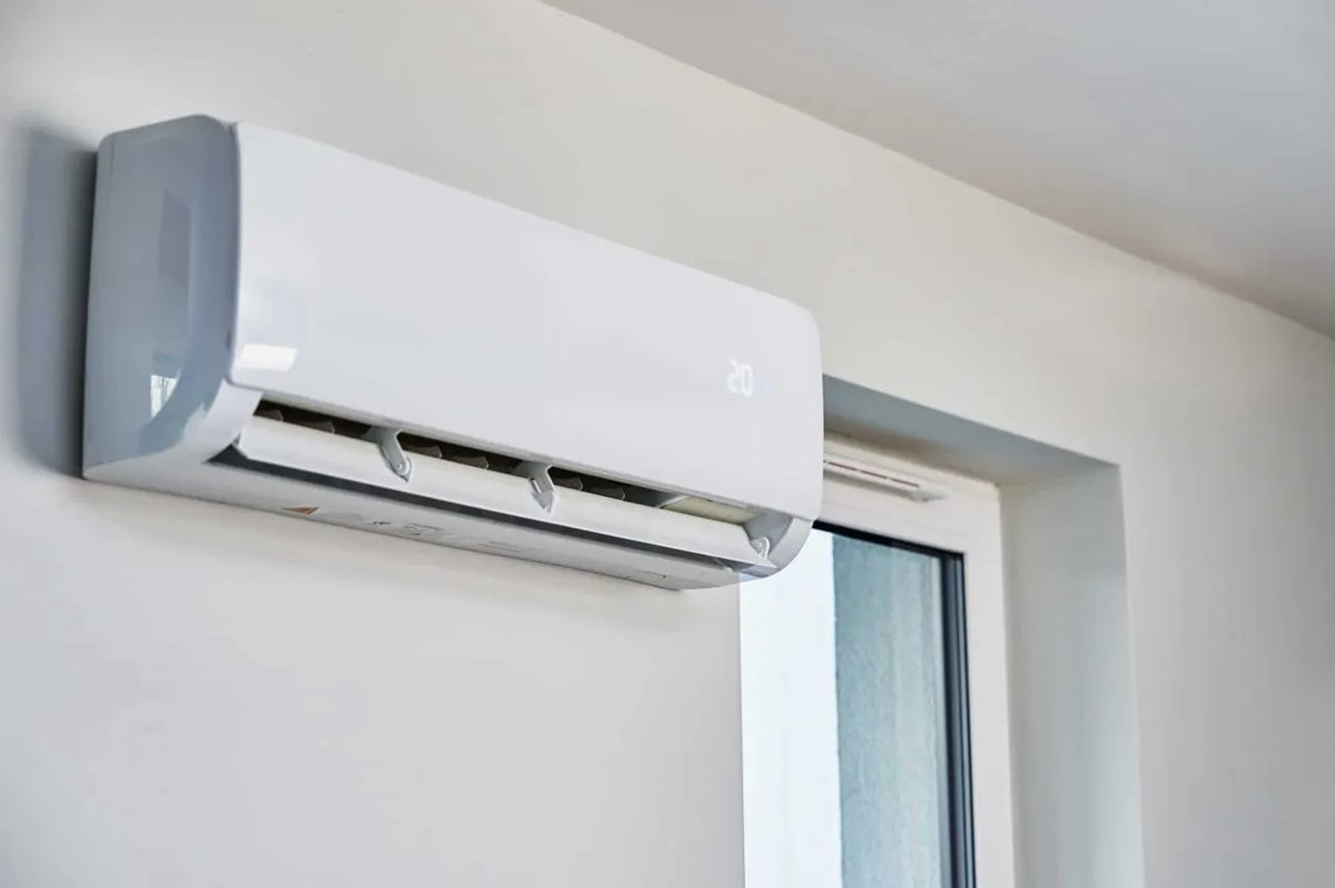 Strak gemonteerde airco binnenunit aan de wand